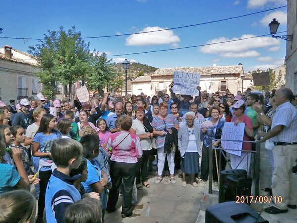 ManifestaciÃ³n contra granjas porcinas en Priego